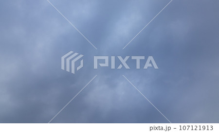 午後の空に流れる白い雲 午後の空に流れる白い雲 107121913