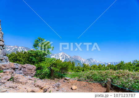【山岳素材】夏の唐松岳登山風景【長野県】 【山岳素材】夏の唐松岳登山風景【長野県】 107123787