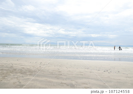 海に浮かぶ 海に浮かぶ 107124558