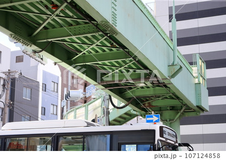 横断歩道橋 横断歩道橋 107124858