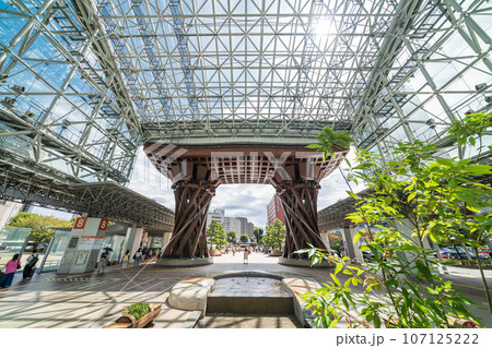 【石川県】金沢駅東口の風景 【石川県】金沢駅東口の風景 107125222