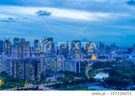 東京 霞ヶ関・国会議事堂と富士山 夜景 Sep.2023 東京 霞ヶ関・国会議事堂と富士山 夜景 Sep.2023 107126055