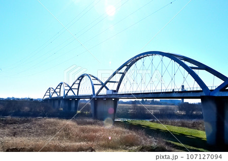 渡良瀬川右岸の堤防から見た新三国橋 渡良瀬川右岸の堤防から見た新三国橋 107127094