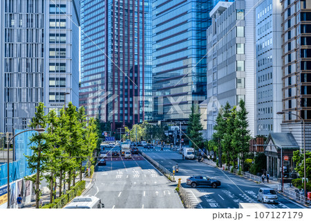 東京都港区の都市風景　田町駅 107127179