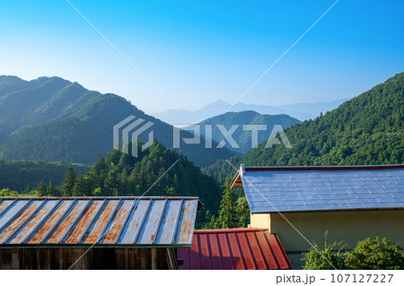 上日野沢付近からの眺め　秩父連山　早朝山並の風景　皆野町 107127227