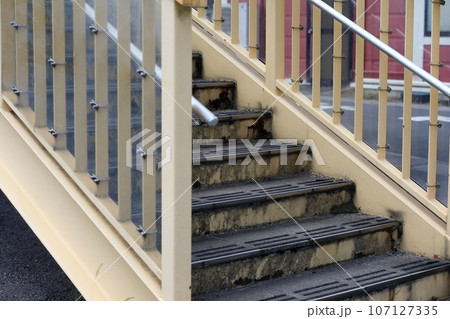 横断歩道橋 横断歩道橋 107127335