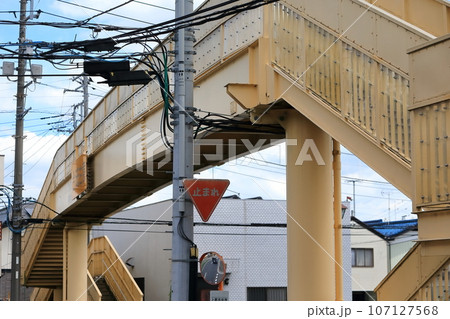 横断歩道橋 107127568