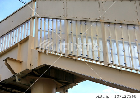 横断歩道橋 107127569