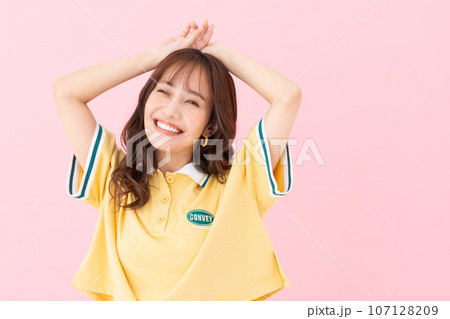 若い女性のビューティ 107128209