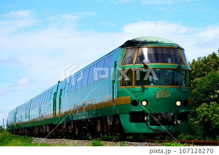 善導寺~筑後草野間を走るゆふいんの森Ⅰ世 善導寺~筑後草野間を走るゆふいんの森Ⅰ世 107128270