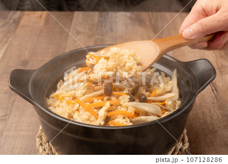 炊き込みご飯 炊き込みご飯 107128286