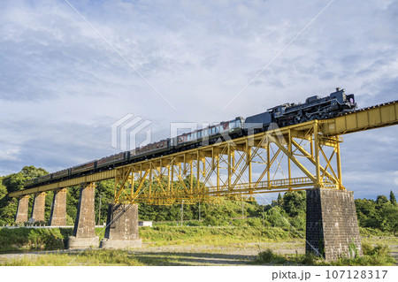 一ノ戸川橋梁を渡るSLばんえつ物語　福島県喜多方市 107128317