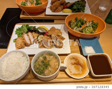 食べ放題とんかつ 107128345