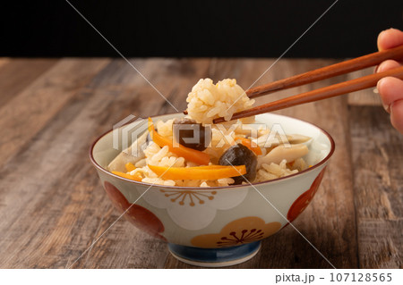 炊き込みご飯  箸あげ 107128565