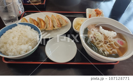 餃子定食 餃子定食 107128771