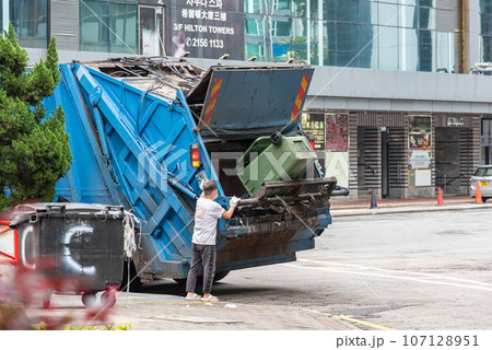 香港　ゴミ収集 107128951