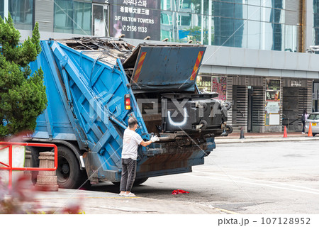 香港　ゴミ収集 107128952
