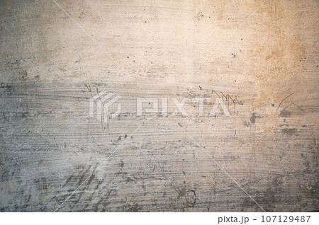 古いコンクリートの壁/抽象的な背景 古いコンクリートの壁/抽象的な背景 107129487