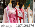 中国の民族衣装 107129876