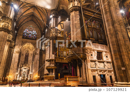 イタリア　ミラノ大聖堂 107129921