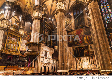 イタリア　ミラノ大聖堂 107129922