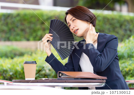 ビジネス 女性 ホットフラッシュ ビジネス 女性 ホットフラッシュ 107130012
