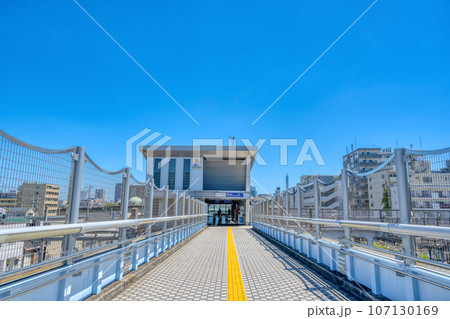横浜の都市風景　西横浜駅 107130169