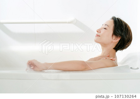 バスタイム リラックス 湯気 バスタイム リラックス 湯気 107130264