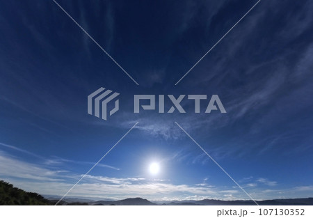 初秋の爽やかな朝空・超広角・空主体・230914am 107130352