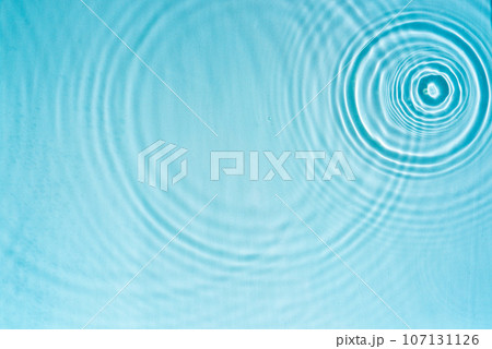 Patterns from Circles from drops on clear water 107131126