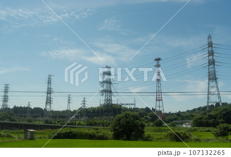 様々な形状の送電塔 様々な形状の送電塔 107132265