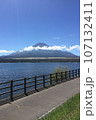 山中湖から望む富士山 107132411