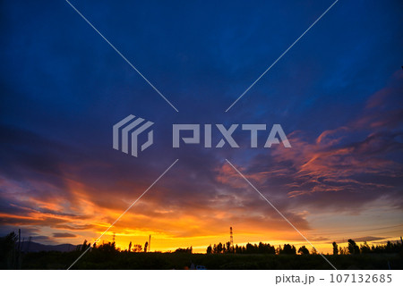 夕焼け 107132685