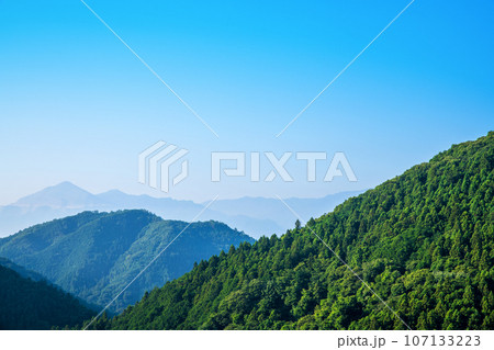 上日野沢東屋付近からの眺め　武甲山　秩父連山の風景　皆野町 107133223