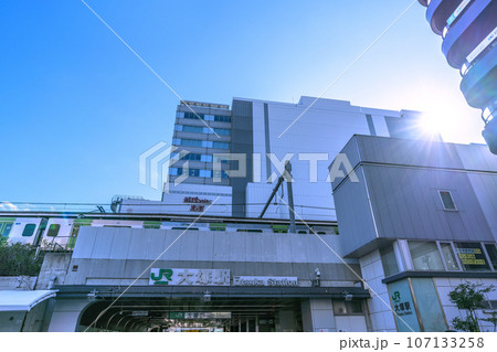 日本の東京都市景観 大塚駅などを望む 107133258