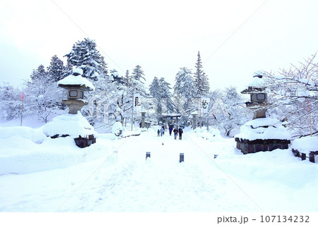 初詣　日本の神社　松が岬公園 107134232