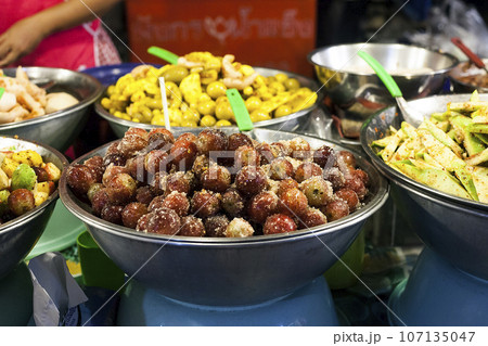 Thai street food spicy fruit, salad 107135047