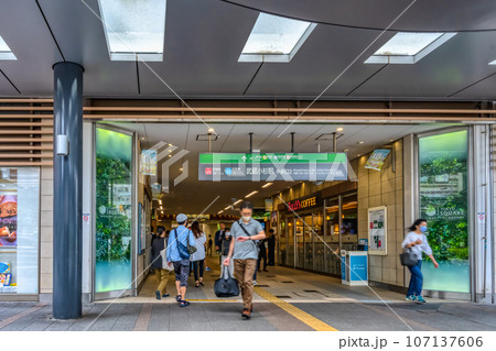 川崎市の都市風景　武蔵小杉駅 107137606