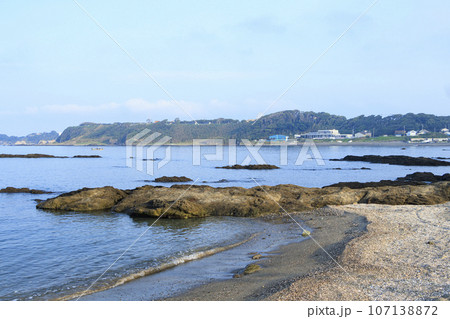 海岸風景(神奈川県三浦市・横須賀市、和田長浜、秋) 海岸風景(神奈川県三浦市・横須賀市、和田長浜、秋) 107138872