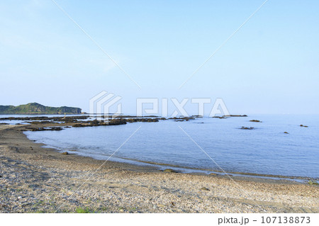 海岸風景(神奈川県三浦市・横須賀市、和田長浜、秋) 海岸風景(神奈川県三浦市・横須賀市、和田長浜、秋) 107138873