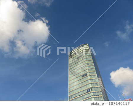 青空と高層ビル 青空と高層ビル 107140117