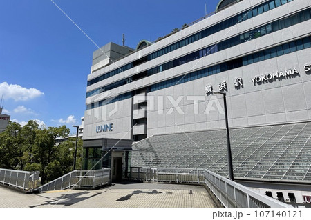 横浜駅 東口 歩道橋からの景色 107140121