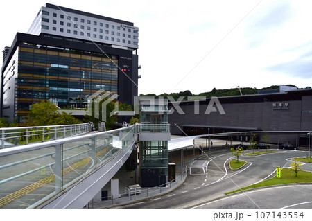 曇り空の熊本駅白川口(東口)の風景(2022年) 曇り空の熊本駅白川口(東口)の風景(2022年) 107143554