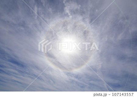 ハロが見られる空 107143557