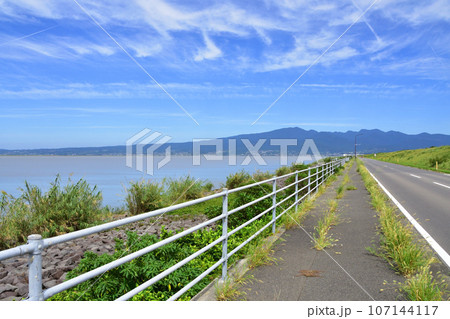 長崎県諫早湾干拓堤防道路の風景(2022年9月) 長崎県諫早湾干拓堤防道路の風景(2022年9月) 107144117