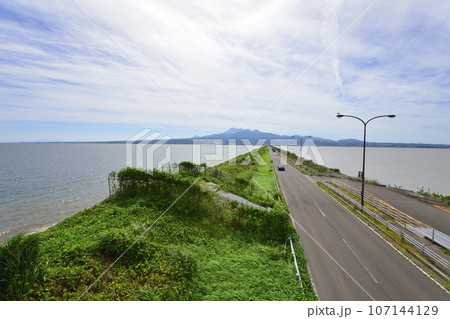長崎県諫早湾干拓堤防道路の風景(2022年9月) 長崎県諫早湾干拓堤防道路の風景(2022年9月) 107144129