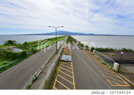 長崎県諫早湾干拓堤防道路の風景(2022年9月) 長崎県諫早湾干拓堤防道路の風景(2022年9月) 107144134