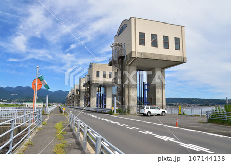 長崎県諫早湾干拓堤防道路の風景(2022年9月) 長崎県諫早湾干拓堤防道路の風景(2022年9月) 107144138