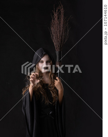 Girl in halloween witch costume 107144610
