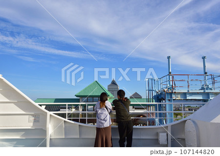 早朝の熊本港から島原港へ向かうフェリーからの風景(2022年9月) 107144820